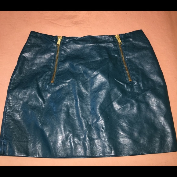 H&M Dresses & Skirts - H&M Faux leather green skirt